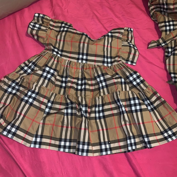 Mommy and daughter matching Burberry set - Picture 2 of 8